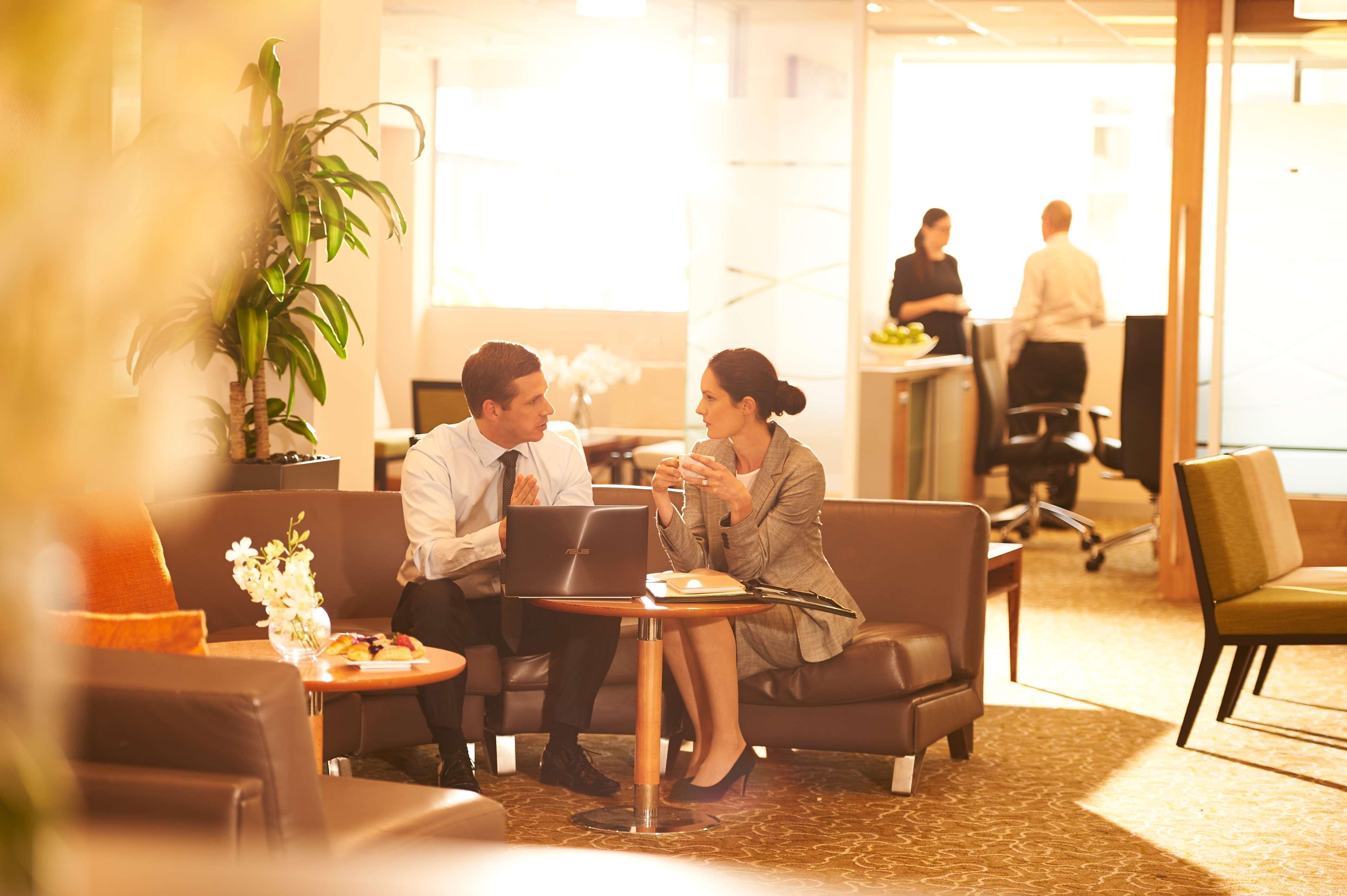 Pan Pacific Perth Hotel Екстериор снимка A typical scene at a business center
