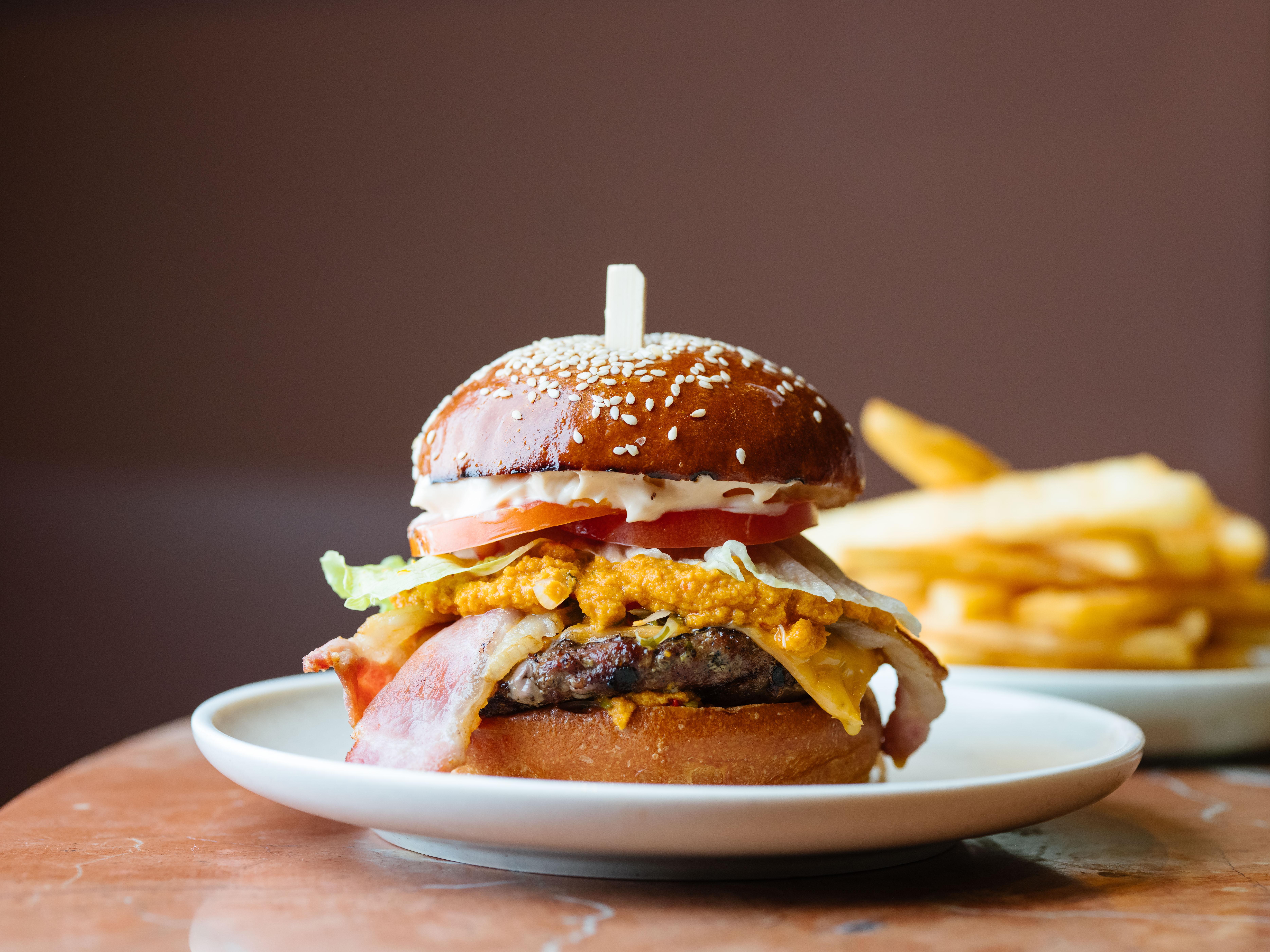 Pan Pacific Perth Hotel Екстериор снимка A burger with fries