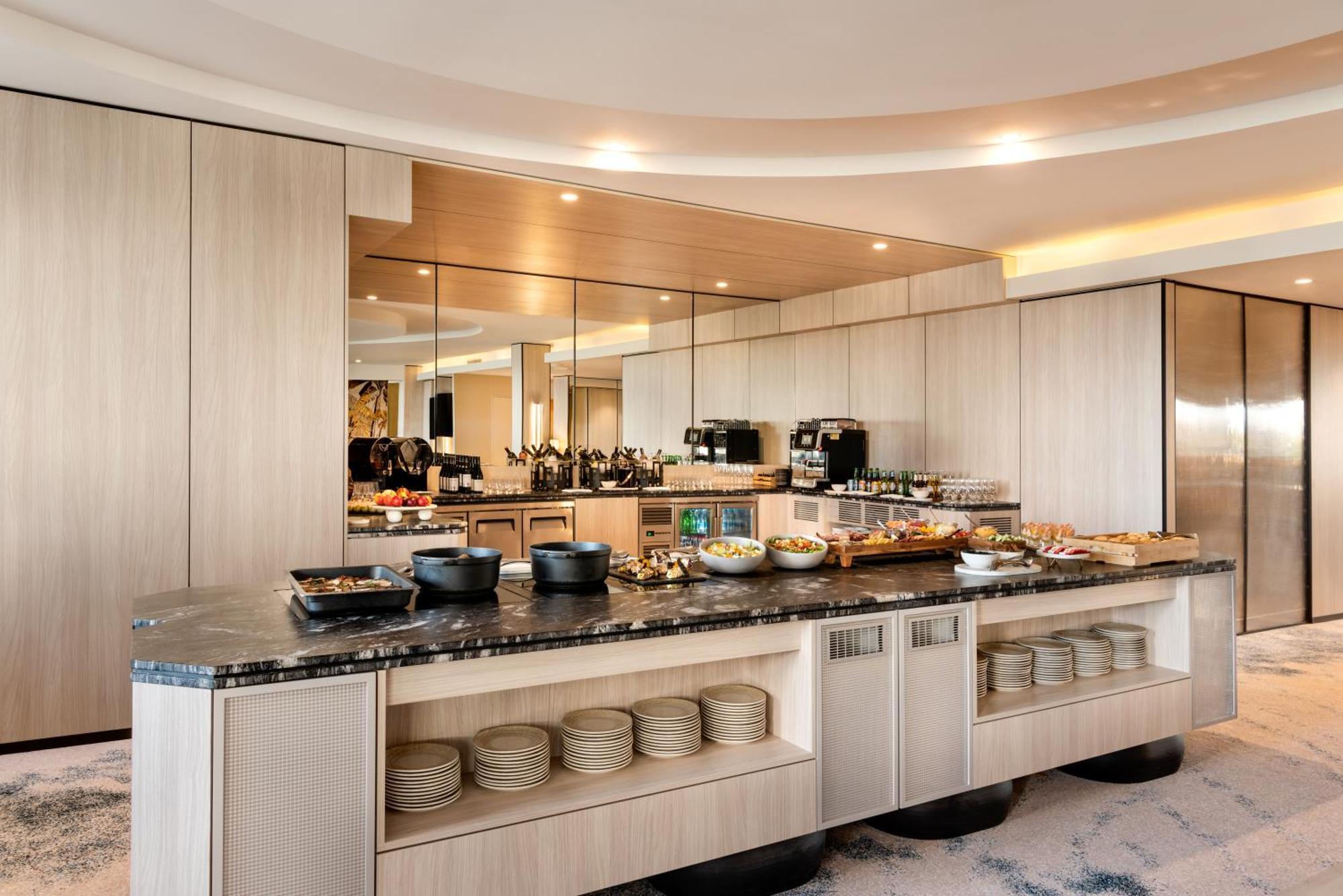 Pan Pacific Perth Hotel Екстериор снимка The Club lounge at Cape Town International Airport